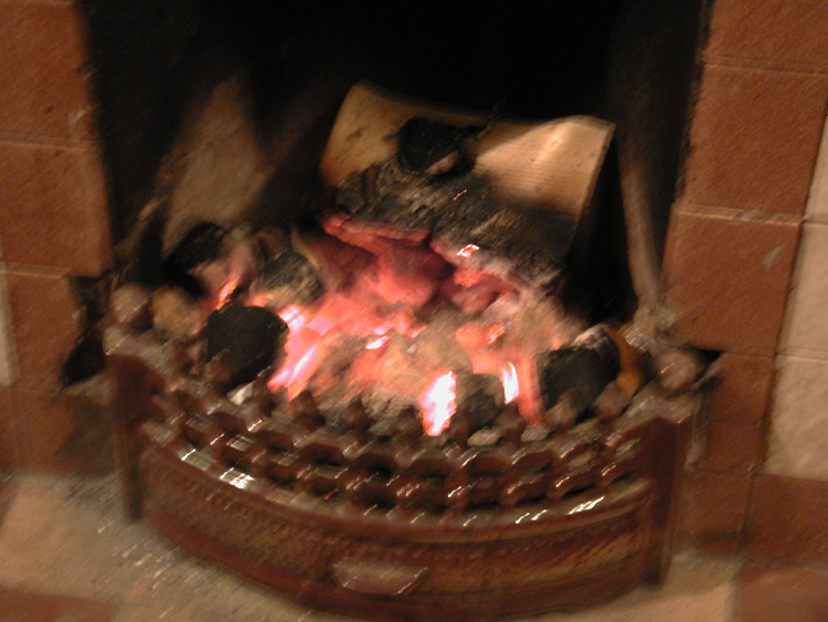 Maura Murray's fireplace - blurry.jpg 400.3K